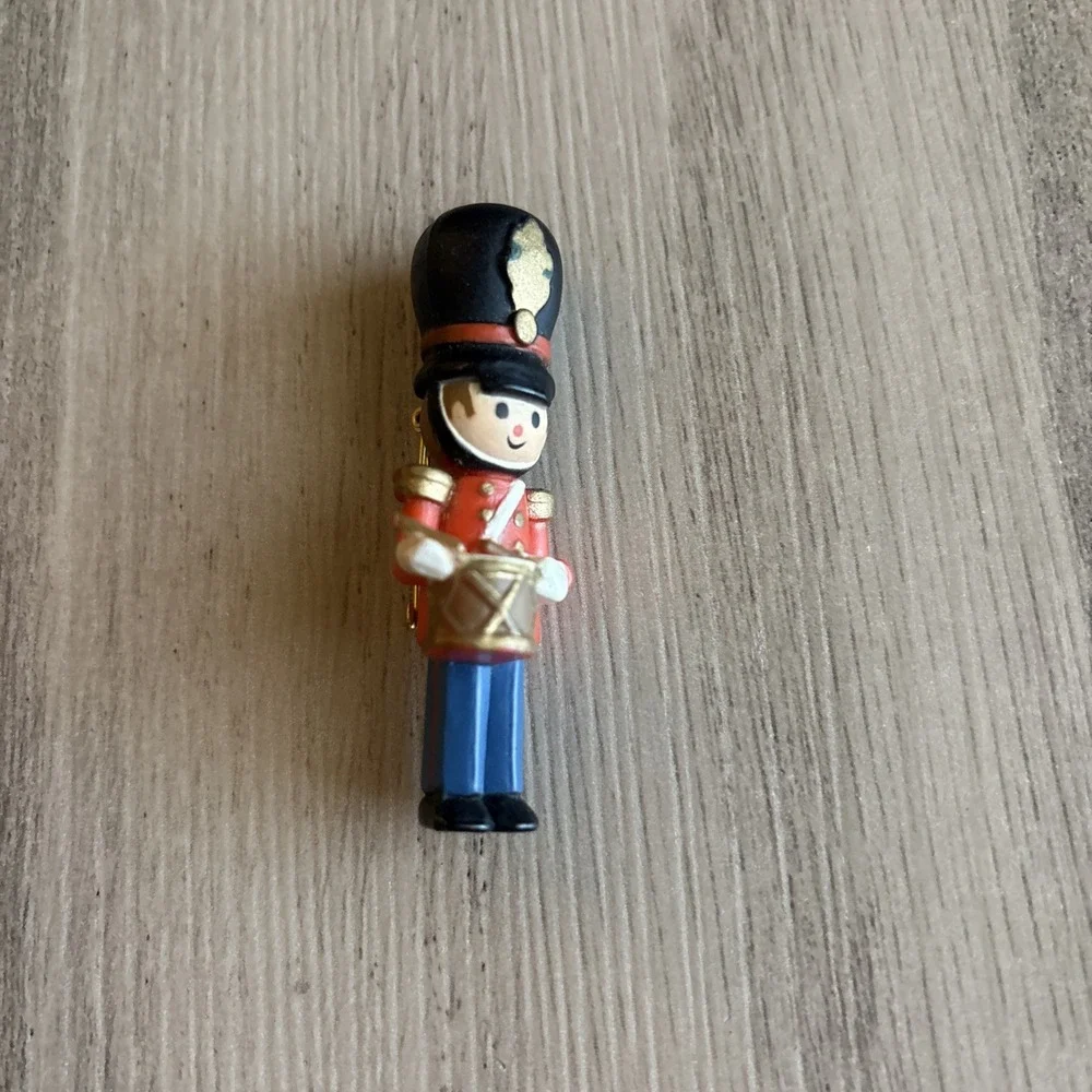 Vintage Hallmark Cards Marked Plastic Toy Soldier Drummer Christmas Holiday Pin